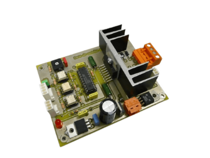 Carte électronique avec composants et dissipateur thermique