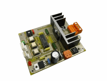 Carte électronique avec composants et dissipateur thermique