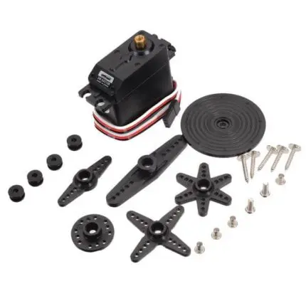 Servo moteur noir avec divers accessoires et vis