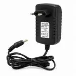 Adaptateur AC/DC noir avec prise secteur et câble, étiquette indiquant 5V 3A, conçu pour Arduino Uno/Mega 2560.