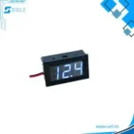 Afficheur numérique LED bleu affichant 12.4
