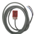 Capteur de proximité avec câble gris et connecteur rouge