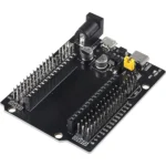 Carte électronique noire avec connecteurs et ports USB