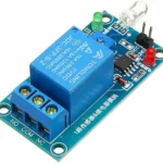 Module relais bleu avec bornes de connexion et LED