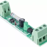 Module électronique avec bornes vertes et composants sur circuit imprimé