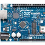 Carte Arduino Uno WiFi avec microcontrôleur et connectivité