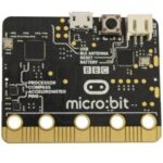 Carte micro:bit BBC avec connecteurs dorés et ports USB