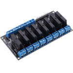 Module relais OMRON 8 canaux avec fusible, boîtier bleu, bornes de connexion et composants électroniques visibles.