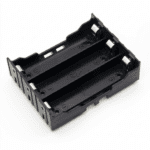 Support noir pour 3 piles 18650 avec broches visibles, sans couvercle, sur fond neutre.